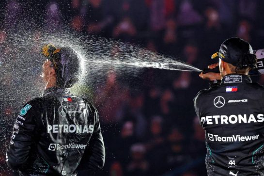 (L to R): Race winner George Russell (GBR) Mercedes AMG F1 celebrates on the podium with second placed team mate Lewis Hamilton (GBR) Mercedes AMG F1.
23.11.2024. Formula 1 World Championship, Rd 22, Las Vegas Grand Prix, Las Vegas, Nevada, USA, Race Day.
- www.xpbimages.com, EMail: requests@xpbimages.com © Copyright: Charniaux / XPB Images
