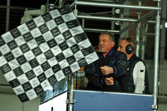 Sylvester Stallone (USA) Actor waves the chequered flag at the end of the race.
23.11.2024. Formula 1 World Championship, Rd 22, Las Vegas Grand Prix, Las Vegas, Nevada, USA, Race Day.
- www.xpbimages.com, EMail: requests@xpbimages.com © Copyright: Coates / XPB Images