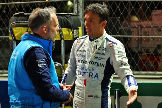 Alexander Albon (THA) Williams Racing with James Urwin (GBR) Williams Racing Race Engineer on the grid.
23.11.2024. Formula 1 World Championship, Rd 22, Las Vegas Grand Prix, Las Vegas, Nevada, USA, Race Day.
- www.xpbimages.com, EMail: requests@xpbimages.com © Copyright: Coates / XPB Images