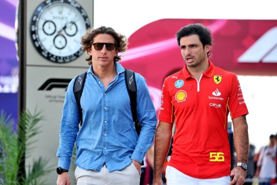 (L to R): Roberto Mehri (ESP) with Carlos Sainz Jr (ESP) Ferrari.
30.11.2024. Formula 1 World Championship, Rd 23, Qatar Grand Prix, Doha, Qatar, Sprint and Qualifying Day.
- www.xpbimages.com, EMail: requests@xpbimages.com © Copyright: Moy / XPB Images