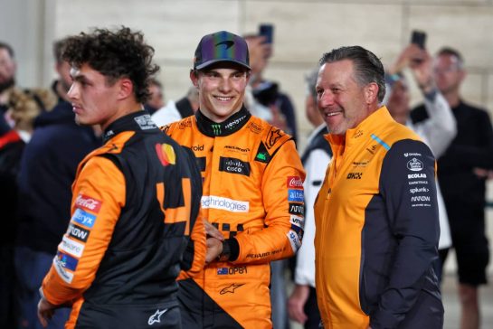 (L to R): Lando Norris (GBR) McLaren with Sprint winner Oscar Piastri (AUS) McLaren and Zak Brown (USA) McLaren Executive Director in parc ferme.
30.11.2024. Formula 1 World Championship, Rd 23, Qatar Grand Prix, Doha, Qatar, Sprint and Qualifying Day.
- www.xpbimages.com, EMail: requests@xpbimages.com © Copyright: Moy / XPB Images