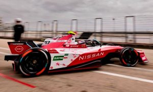 Pulling leaves rivals chasing in all-female Formula E test