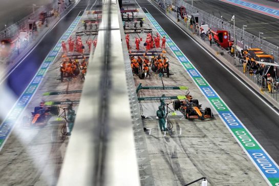 Oscar Piastri (AUS) McLaren MCL38 makes a pit stop.
01.12.2024. Formula 1 World Championship, Rd 23, Qatar Grand Prix, Doha, Qatar, Race Day.
- www.xpbimages.com, EMail: requests@xpbimages.com © Copyright: Bearne / XPB Images