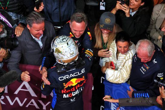 Race winner Max Verstappen (NLD) Red Bull Racing celebrates in parc ferme with Raymond Vermeulen (NLD) Driver Manager; Christian Horner (GBR) Red Bull Racing Team Principal; his mother Sophie Kumpen (BEL); sister Victoria Verstappen; and Dr Helmut Marko (AUT) Red Bull Motorsport Consultant.
01.12.2024. Formula 1 World Championship, Rd 23, Qatar Grand Prix, Doha, Qatar, Race Day.
- www.xpbimages.com, EMail: requests@xpbimages.com © Copyright: Moy / XPB Images