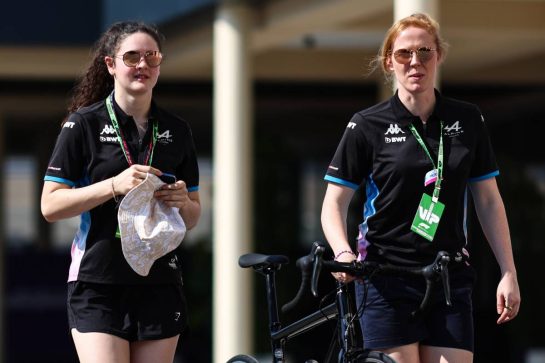 Abbi Pulling (GBR) Rodin Motorsport and Alice Powell (GBR) Alpine Academy Talent Identification & Development Mentor
05.12.2024. Formula 1 World Championship, Rd 24, Abu Dhabi Grand Prix, Yas Marina Circuit, Abu Dhabi, Preparation Day.
- www.xpbimages.com, EMail: requests@xpbimages.com © Copyright: Charniaux / XPB Images