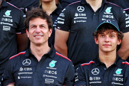 (L to R): Toto Wolff (GER) Mercedes AMG F1 Shareholder and Executive Director and Andrea Kimi Antonelli (ITA) Mercedes AMG F1 Junior Driver at a team photograph.
05.12.2024. Formula 1 World Championship, Rd 24, Abu Dhabi Grand Prix, Yas Marina Circuit, Abu Dhabi, Preparation Day.
- www.xpbimages.com, EMail: requests@xpbimages.com © Copyright: Batchelor / XPB Images