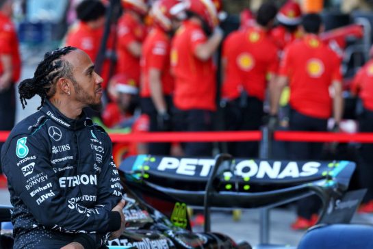 Lewis Hamilton (GBR) Mercedes AMG F1 at a team photograph.
05.12.2024. Formula 1 World Championship, Rd 24, Abu Dhabi Grand Prix, Yas Marina Circuit, Abu Dhabi, Preparation Day.
- www.xpbimages.com, EMail: requests@xpbimages.com © Copyright: Coates / XPB Images