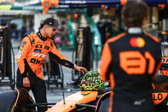 Lando Norris (GBR), McLaren F1 Team Oscar Piastri (AUS), McLaren 
05.12.2024. Formula 1 World Championship, Rd 24, Abu Dhabi Grand Prix, Yas Marina Circuit, Abu Dhabi, Preparation Day.
- www.xpbimages.com, EMail: requests@xpbimages.com © Copyright: Charniaux / XPB Images