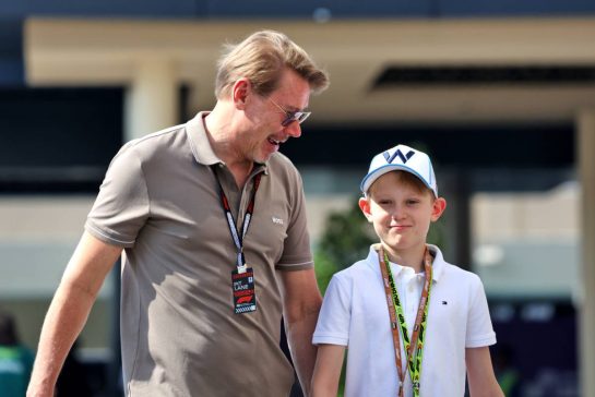 Mika Hakkinen (FIN) with his son Daniel Hakkinen.
06.12.2024. Formula 1 World Championship, Rd 24, Abu Dhabi Grand Prix, Yas Marina Circuit, Abu Dhabi, Practice Day.
- www.xpbimages.com, EMail: requests@xpbimages.com © Copyright: Bearne / XPB Images