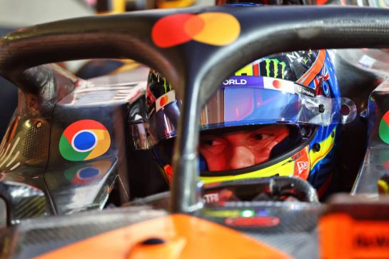 Oscar Piastri (AUS) McLaren MCL38.
06.12.2024. Formula 1 World Championship, Rd 24, Abu Dhabi Grand Prix, Yas Marina Circuit, Abu Dhabi, Practice Day.
- www.xpbimages.com, EMail: requests@xpbimages.com © Copyright: Batchelor / XPB Images