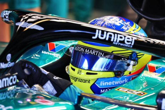 Fernando Alonso (ESP) Aston Martin F1 Team AMR24.
07.12.2024. Formula 1 World Championship, Rd 24, Abu Dhabi Grand Prix, Yas Marina Circuit, Abu Dhabi, Qualifying Day.
- www.xpbimages.com, EMail: requests@xpbimages.com © Copyright: Batchelor / XPB Images