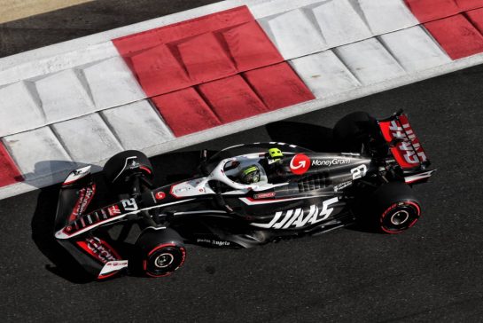 Nico Hulkenberg (GER) Haas VF-24.
07.12.2024. Formula 1 World Championship, Rd 24, Abu Dhabi Grand Prix, Yas Marina Circuit, Abu Dhabi, Qualifying Day.
- www.xpbimages.com, EMail: requests@xpbimages.com © Copyright: Moy / XPB Images