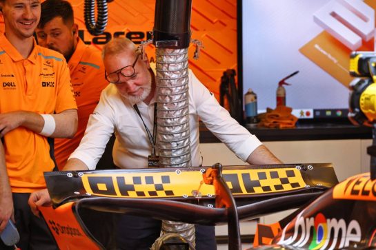 FIA McLaren MCL38 rear wing check.
07.12.2024. Formula 1 World Championship, Rd 24, Abu Dhabi Grand Prix, Yas Marina Circuit, Abu Dhabi, Qualifying Day.
- www.xpbimages.com, EMail: requests@xpbimages.com © Copyright: Batchelor / XPB Images