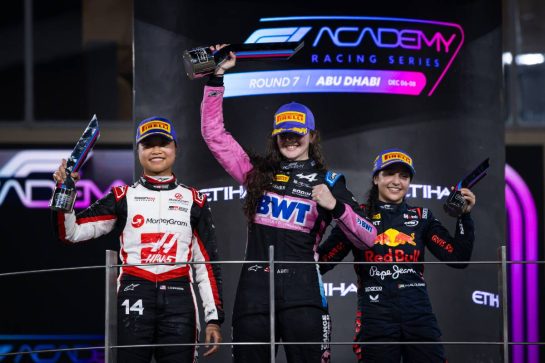 The podium (L to R): Chloe Chambers (USA) Campos Racing, second; Abbi Pulling (GBR) Rodin Motorsport; race winner; Hamda Al Qubaisi (UAE) MP Motorsport, third.
21.09.2024. FIA Formula Academy, Rd 7, Race 1, Yas Marina Circuit, Abu Dhabi, Saturday.
- www.xpbimages.com, EMail: requests@xpbimages.com Copyright: XPB Images