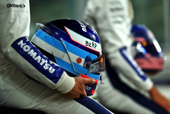 The helmet of Franco Colapinto (ARG) Williams Racing at a team photograph.
07.12.2024. Formula 1 World Championship, Rd 24, Abu Dhabi Grand Prix, Yas Marina Circuit, Abu Dhabi, Qualifying Day.
- www.xpbimages.com, EMail: requests@xpbimages.com © Copyright: Coates / XPB Images