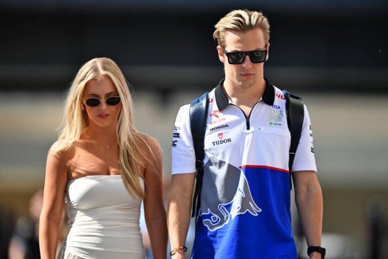 (L to R): Hannah St. John (USA) with her boyfriend Liam Lawson (NZL) RB.
08.12.2024. Formula 1 World Championship, Rd 24, Abu Dhabi Grand Prix, Yas Marina Circuit, Abu Dhabi, Race Day.
- www.xpbimages.com, EMail: requests@xpbimages.com © Copyright: Price / XPB Images