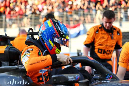 Oscar Piastri (AUS) McLaren MCL38 on the grid.
08.12.2024. Formula 1 World Championship, Rd 24, Abu Dhabi Grand Prix, Yas Marina Circuit, Abu Dhabi, Race Day.
- www.xpbimages.com, EMail: requests@xpbimages.com © Copyright: Charniaux / XPB Images