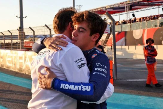 (L to R): James Vowles (GBR) Williams Racing Team Principal with Franco Colapinto (ARG) Williams Racing on the grid.
08.12.2024. Formula 1 World Championship, Rd 24, Abu Dhabi Grand Prix, Yas Marina Circuit, Abu Dhabi, Race Day.
- www.xpbimages.com, EMail: requests@xpbimages.com © Copyright: Batchelor / XPB Images