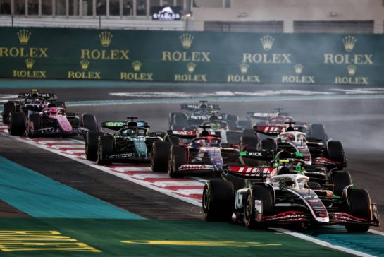 Nico Hulkenberg (GER) Haas VF-24 at the start of the race.
08.12.2024. Formula 1 World Championship, Rd 24, Abu Dhabi Grand Prix, Yas Marina Circuit, Abu Dhabi, Race Day.
- www.xpbimages.com, EMail: requests@xpbimages.com © Copyright: Moy / XPB Images