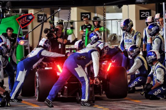 Liam Lawson (NZL) RB VCARB 01 makes a pit stop.
08.12.2024. Formula 1 World Championship, Rd 24, Abu Dhabi Grand Prix, Yas Marina Circuit, Abu Dhabi, Race Day.
- www.xpbimages.com, EMail: requests@xpbimages.com © Copyright: Batchelor / XPB Images