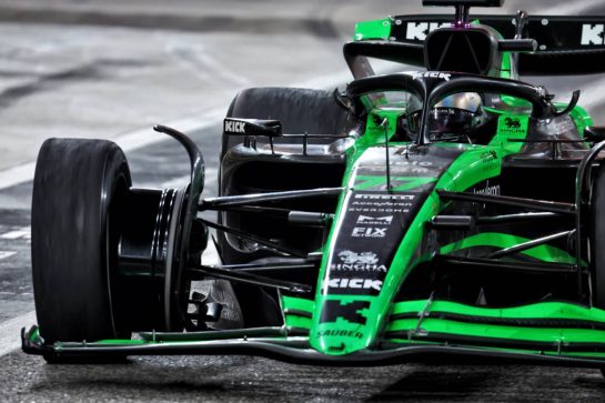 Valtteri Bottas (FIN) Sauber C44 with puncture and front wheel hub damage.
08.12.2024. Formula 1 World Championship, Rd 24, Abu Dhabi Grand Prix, Yas Marina Circuit, Abu Dhabi, Race Day.
- www.xpbimages.com, EMail: requests@xpbimages.com © Copyright: Batchelor / XPB Images