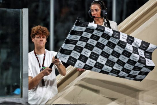 Jannik Sinner (ITA) Tennis Player waves the chequered flag at the end of the race.
08.12.2024. Formula 1 World Championship, Rd 24, Abu Dhabi Grand Prix, Yas Marina Circuit, Abu Dhabi, Race Day.
- www.xpbimages.com, EMail: requests@xpbimages.com © Copyright: Moy / XPB Images