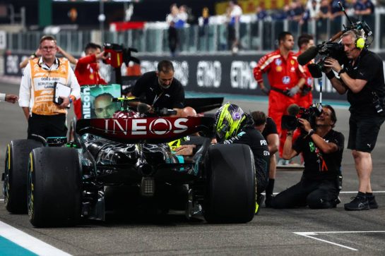 Lewis Hamilton (GBR), Mercedes AMG F1  
08.12.2024. Formula 1 World Championship, Rd 24, Abu Dhabi Grand Prix, Yas Marina Circuit, Abu Dhabi, Race Day.
- www.xpbimages.com, EMail: requests@xpbimages.com © Copyright: Charniaux / XPB Images