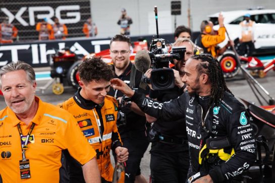 (L to R): Lando Norris (GBR) McLaren celebrates with Lewis Hamilton (GBR) Mercedes AMG F1 in parc ferme after winning the Constructors' Championship.
08.12.2024. Formula 1 World Championship, Rd 24, Abu Dhabi Grand Prix, Yas Marina Circuit, Abu Dhabi, Race Day.
- www.xpbimages.com, EMail: requests@xpbimages.com © Copyright: Bearne / XPB Images