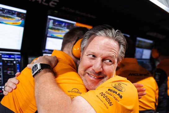 Zak Brown (USA) McLaren Executive Director celebrates winning the Constructors' Championship at the end of the race.
08.12.2024. Formula 1 World Championship, Rd 24, Abu Dhabi Grand Prix, Yas Marina Circuit, Abu Dhabi, Race Day.
- www.xpbimages.com, EMail: requests@xpbimages.com © Copyright: Bearne / XPB Images