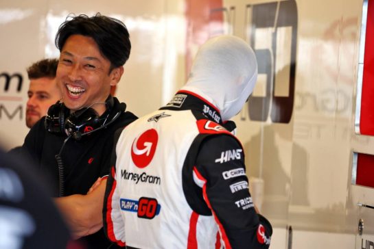 Kazuki Nakajima (JPN) with Ryo Hirakawa (JPN) Haas F1 Team Test Driver.
10.12.2024. Formula 1 Testing, Yas Marina Circuit, Abu Dhabi, Tuesday.
- www.xpbimages.com, EMail: requests@xpbimages.com © Copyright: Moy / XPB Images