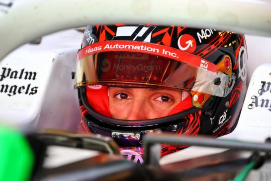Esteban Ocon (FRA) Haas VF-24.
10.12.2024. Formula 1 Testing, Yas Marina Circuit, Abu Dhabi, Tuesday.
- www.xpbimages.com, EMail: requests@xpbimages.com © Copyright: Batchelor / XPB Images