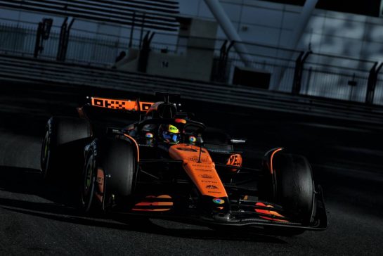 Oscar Piastri (AUS) McLaren MCL38.
10.12.2024. Formula 1 Testing, Yas Marina Circuit, Abu Dhabi, Tuesday.
- www.xpbimages.com, EMail: requests@xpbimages.com © Copyright: Moy / XPB Images