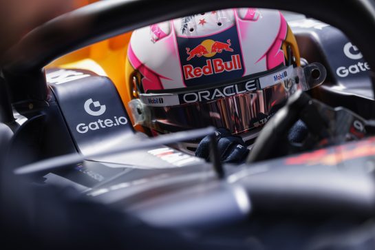 BAHRAIN, BAHRAIN - FEBRUARY 25: Liam Lawson of New Zealand and Oracle Red Bull Racing lowers his visor as he sits in the car during the Oracle Red Bull Racing Filming Day at Bahrain International Circuit on February 25, 2025 in Bahrain, Bahrain. (Photo by Mark Thompson/Getty Images) // Getty Images // SI202502250384 // Usage for editorial use only //