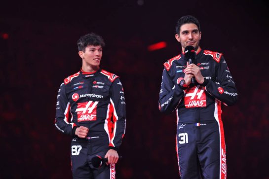 (L to R): Oliver Bearman (GBR) Haas F1 Team with team mate Esteban Ocon (FRA) Haas F1 Team.
18.02.2025. Formula One World Championship, F1 75 Live. O2 Arena, London, England.
- www.xpbimages.com, EMail: requests@xpbimages.com © Copyright: Batchelor / XPB Images