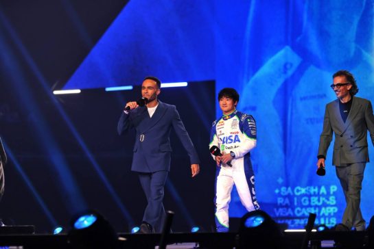 (L to R): Munya Chawawa (GBR) Actor with Yuki Tsunoda (JPN) Racing Bulls and Lawrence Barretto (GBR) Formula 1 Senior Writer Editor.
18.02.2025. Formula One World Championship, F1 75 Live. O2 Arena, London, England.
- www.xpbimages.com, EMail: requests@xpbimages.com © Copyright: Batchelor / XPB Images