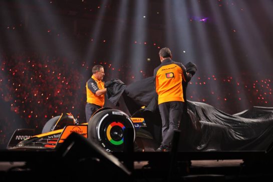 Zak Brown (USA) McLaren Executive Director and Andrea Stella (ITA) McLaren Team Principal with the McLaren MCL39.
18.02.2025. Formula One World Championship, F1 75 Live. O2 Arena, London, England.
- www.xpbimages.com, EMail: requests@xpbimages.com © Copyright: Batchelor / XPB Images