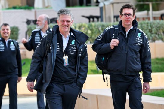 (L to R): James Allison (GBR) Mercedes AMG F1 Technical Director with Andrew Shovlin (GBR) Mercedes AMG F1 Trackside Engineering Director.
26.02.2025. Formula 1 Testing, Sakhir, Bahrain, Day One.
- www.xpbimages.com, EMail: requests@xpbimages.com © Copyright: Batchelor / XPB Images