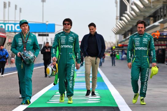 (L to R): Will Hings (GBR) Aston Martin F1 Team Head of Media and Communications; Lance Stroll (CDN) Aston Martin F1 Team; and Fernando Alonso (ESP) Aston Martin F1 Team.
26.02.2025. Formula 1 Testing, Sakhir, Bahrain, Day One.
- www.xpbimages.com, EMail: requests@xpbimages.com © Copyright: Batchelor / XPB Images