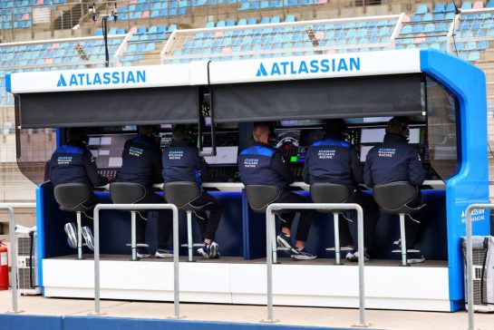 Atlassian Williams Racing pit gantry.
26.02.2025. Formula 1 Testing, Sakhir, Bahrain, Day One.
- www.xpbimages.com, EMail: requests@xpbimages.com © Copyright: Batchelor / XPB Images