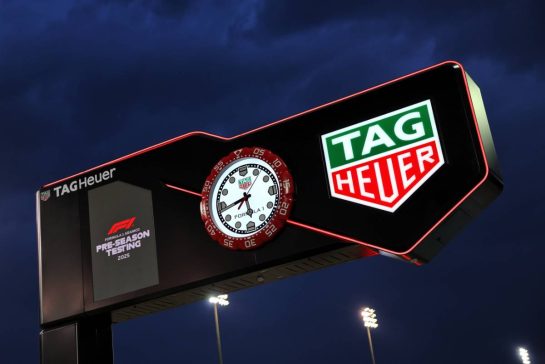 Circuit atmosphere - Tag Heuer clock in the pits.
26.02.2025. Formula 1 Testing, Sakhir, Bahrain, Day One.
- www.xpbimages.com, EMail: requests@xpbimages.com © Copyright: Batchelor / XPB Images