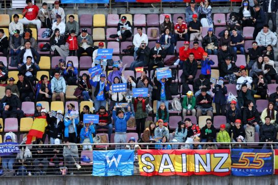 Atlassian Williams Racing fans in the grandstand.
21.03.2025. Formula 1 World Championship, Rd 2, Chinese Grand Prix, Shanghai, China, Sprint Qualifying Day.
- www.xpbimages.com, EMail: requests@xpbimages.com © Copyright: Bearne / XPB Images