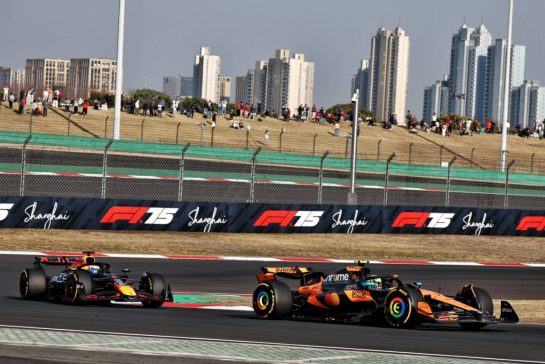 Lando Norris (GBR) McLaren MCL39 and Max Verstappen (NLD) Red Bull Racing RB21.
21.03.2025. Formula 1 World Championship, Rd 2, Chinese Grand Prix, Shanghai, China, Sprint Qualifying Day.
- www.xpbimages.com, EMail: requests@xpbimages.com © Copyright: Moy / XPB Images