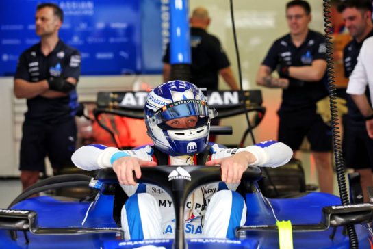 Luke Browning (GBR) Atlassian Williams Racing FW47 Academy Driver.
11.04.2025. Formula 1 World Championship, Rd 4, Bahrain Grand Prix, Sakhir, Bahrain, Practice Day
- www.xpbimages.com, EMail: requests@xpbimages.com © Copyright: Bearne / XPB Images