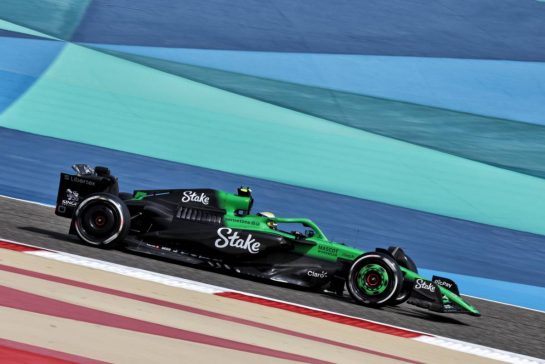 Gabriel Bortoleto (BRA) Sauber C45.
11.04.2025. Formula 1 World Championship, Rd 4, Bahrain Grand Prix, Sakhir, Bahrain, Practice Day
- www.xpbimages.com, EMail: requests@xpbimages.com © Copyright: Moy / XPB Images