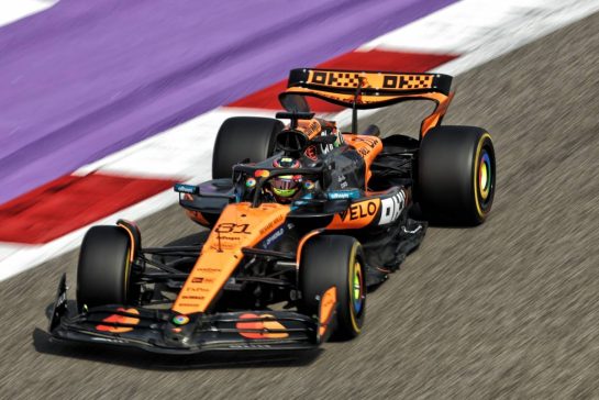 Oscar Piastri (AUS) McLaren MCL39.
11.04.2025. Formula 1 World Championship, Rd 4, Bahrain Grand Prix, Sakhir, Bahrain, Practice Day
- www.xpbimages.com, EMail: requests@xpbimages.com © Copyright: Bearne / XPB Images