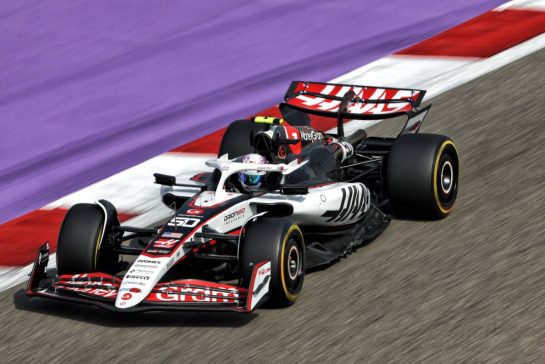 Ryo Hirakawa (JPN) Haas VF-25 Reserve Driver.
11.04.2025. Formula 1 World Championship, Rd 4, Bahrain Grand Prix, Sakhir, Bahrain, Practice Day
- www.xpbimages.com, EMail: requests@xpbimages.com © Copyright: Bearne / XPB Images