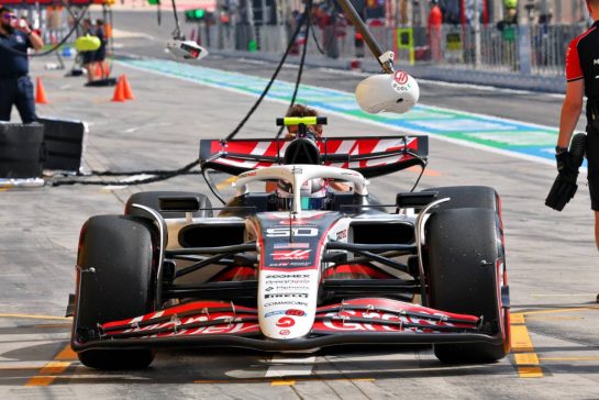 Ryo Hirakawa (JPN) Haas VF-25 Reserve Driver.
11.04.2025. Formula 1 World Championship, Rd 4, Bahrain Grand Prix, Sakhir, Bahrain, Practice Day
- www.xpbimages.com, EMail: requests@xpbimages.com © Copyright: Batchelor / XPB Images