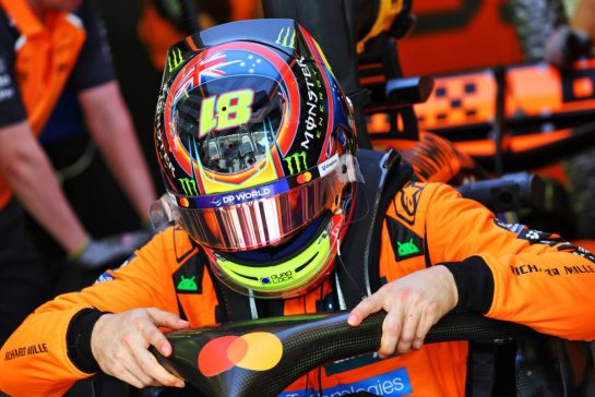 Oscar Piastri (AUS) McLaren MCL39.
11.04.2025. Formula 1 World Championship, Rd 4, Bahrain Grand Prix, Sakhir, Bahrain, Practice Day
- www.xpbimages.com, EMail: requests@xpbimages.com © Copyright: Batchelor / XPB Images