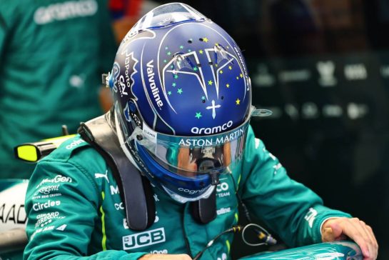 Felipe Drugovich (BRA) Aston Martin F1 Team AMR25, Reserve and Development Programme Driver.
11.04.2025. Formula 1 World Championship, Rd 4, Bahrain Grand Prix, Sakhir, Bahrain, Practice Day
- www.xpbimages.com, EMail: requests@xpbimages.com © Copyright: Batchelor / XPB Images