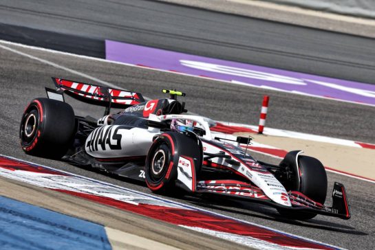 Ryo Hirakawa (JPN) Haas VF-25 Reserve Driver.
11.04.2025. Formula 1 World Championship, Rd 4, Bahrain Grand Prix, Sakhir, Bahrain, Practice Day
- www.xpbimages.com, EMail: requests@xpbimages.com © Copyright: Moy / XPB Images